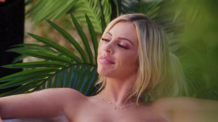 Hot Spa Lesbian Pussy