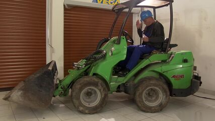 Hot Redhead Piss Fun